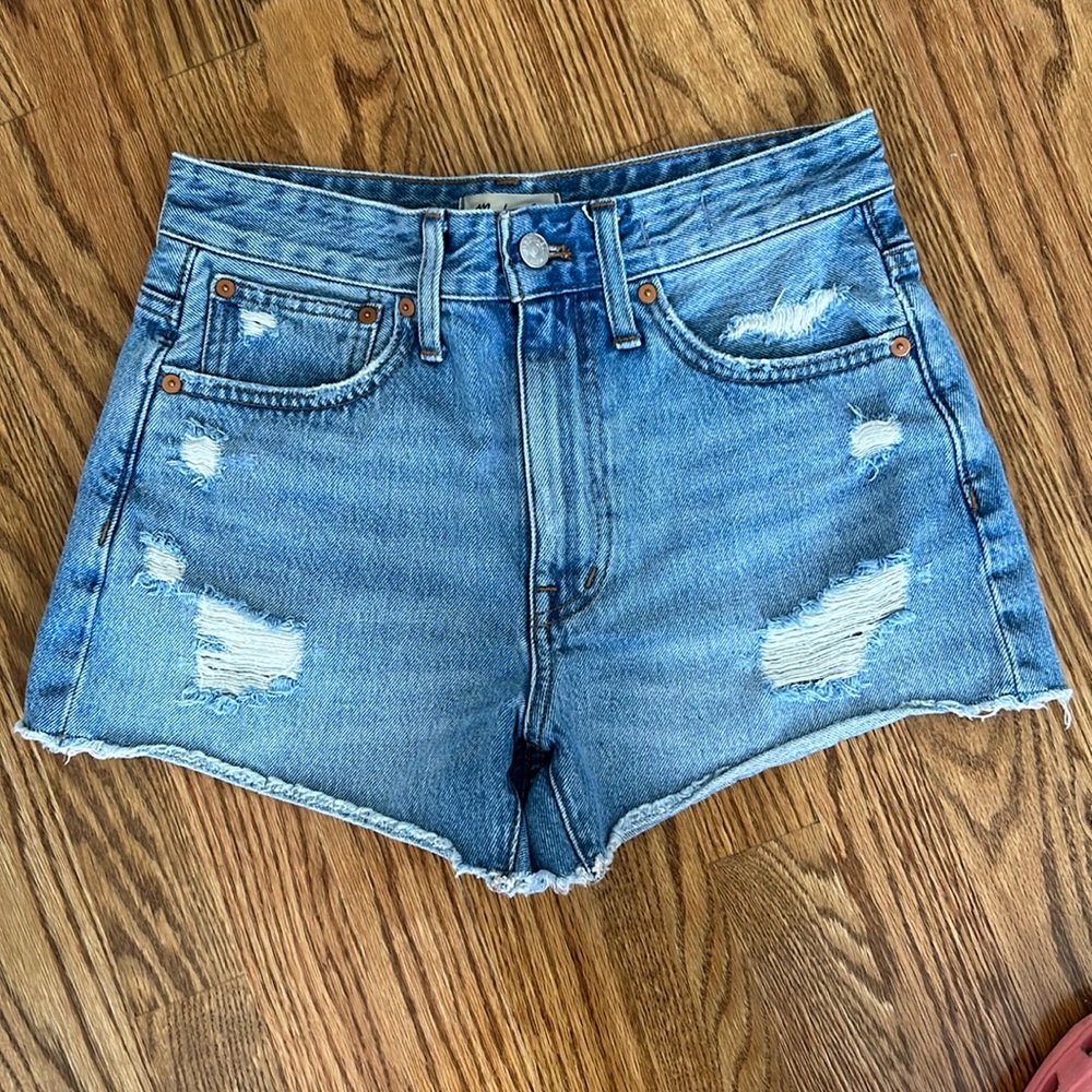 Madewell relaxed denim shorts, size 24